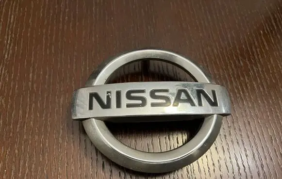 Nissan X-Trail T30 Manufacturer badge logo/emblem 62890JG000 62890