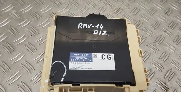 Toyota RAV 4 (XA40) Fuse module 8273042750B 8922142130