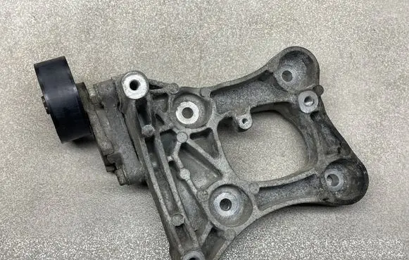 Opel Insignia B A/C compressor mount bracket 55588573 55577916