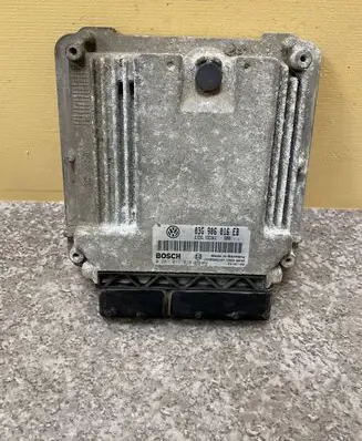 Volkswagen Golf V Engine control unit/module 03G906016EB 0281011818 1039S05107