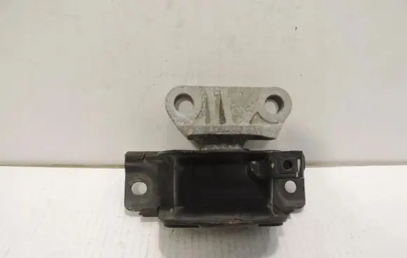 Opel Corsa D Gearbox mounting bracket 468646740