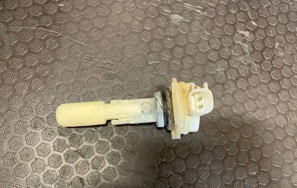 Land Rover Range Rover Sport L320 Windshield washer fluid level sensor 32237467