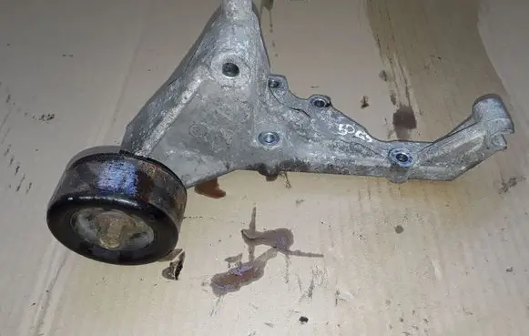 Hyundai H-1, Starex, Satellite Generator/alternator bracket NOCODE