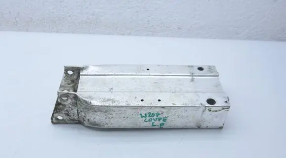 Mercedes-Benz E C207 W207 Front bumper shock/impact absorber A2076200700 14T3191