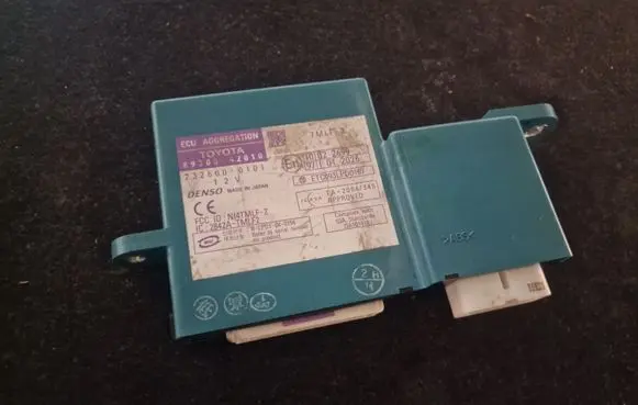 Toyota Corolla E120 E130 Comfort/convenience module 8930042010
