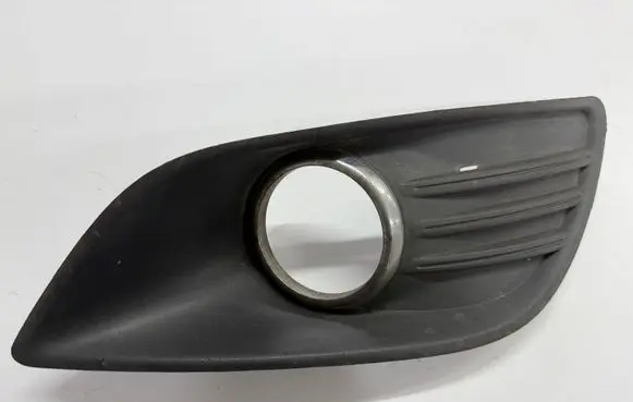 Ford Focus Front fog light trim/grill LRAFOCP150226 8M51R19952AE