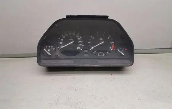 BMW 5 E34 Speedometer (instrument cluster) 1391895