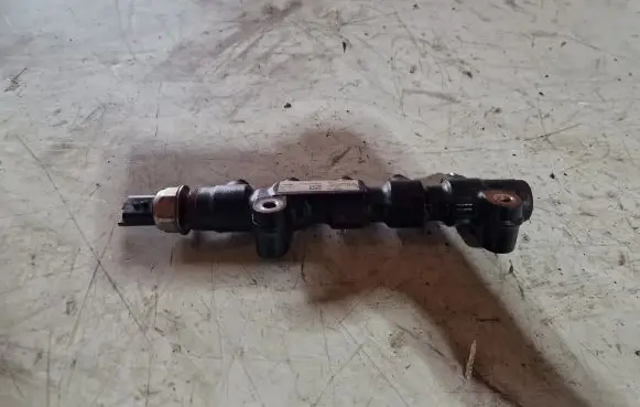 Citroen C4 I Picasso Fuel main line pipe 9654592680