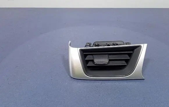 Renault Captur Dashboard side air vent grill/cover trim 687611390