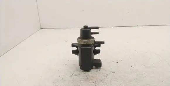 BMW 5 E39 Turbo solenoid valve 72190323 97T217 2246175