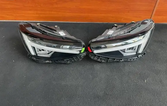 Volvo XC40 Headlight/headlamp 32338909 32338908