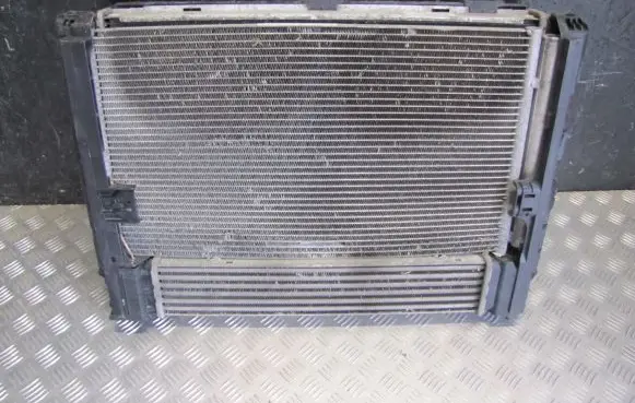 BMW 1 E82 E88 Coolant radiator 922902101