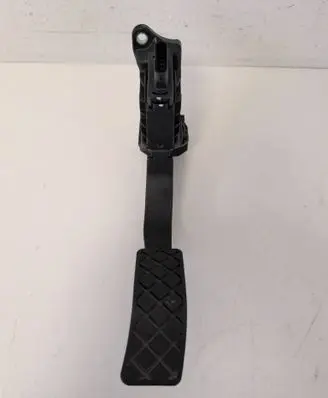 Accelerator throttle pedal