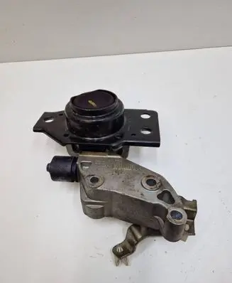 Nissan Qashqai Engine mount bracket F6036100 F6036130
