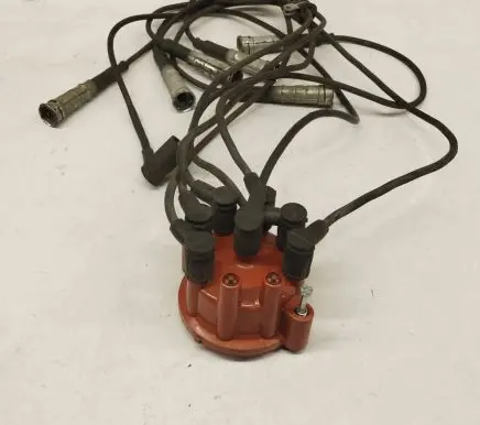 Mercedes-Benz S W126 Spark distributor cap 0001583402 0001584202 VK441