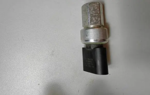 Volkswagen Golf VII Oil pressure sensor 1K0959126E 82CP0905 H448174TY