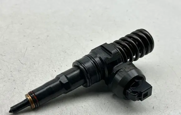 Audi A6 S6 C6 4F Fuel injector 038130073BQ
