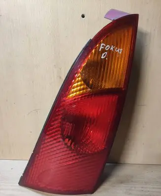 Ford Focus Rear/tail lights XS4X13404AC