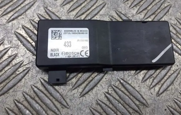 Opel Insignia A Sliding door control unit/module 13501980