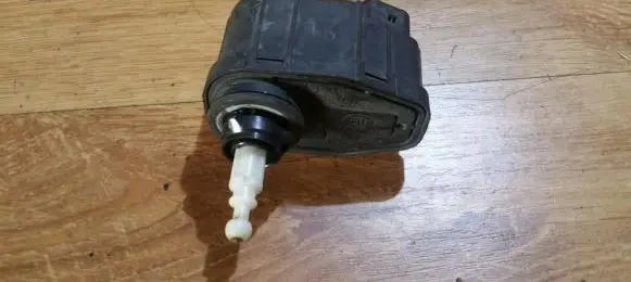 Headlight level adjustment motor