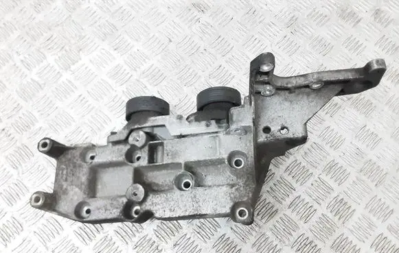 Volvo XC90 Generator/alternator bracket 30757068