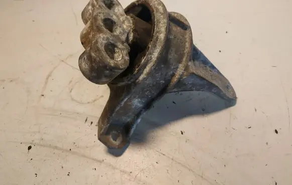 Opel Zafira A Engine mount bracket 90575779