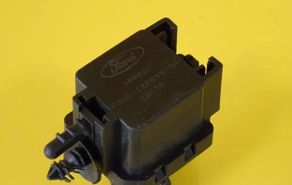 Ford Mondeo Mk III Sensor F8UF-12A644-AA F8UF12A644AA