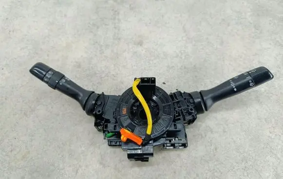 Toyota Yaris Wiper turn signal indicator stalk/switch 0D18017F904