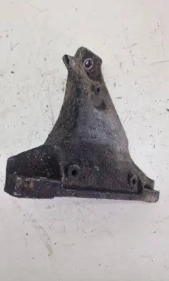 Volkswagen PASSAT B5 Engine mounting bracket 8D0199308L