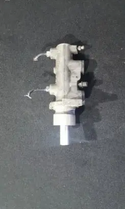 Volkswagen Golf IV Master brake cylinder