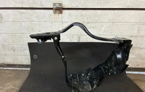 Mercedes-Benz E AMG W212 Headlight/headlamp mounting bracket A2126200500