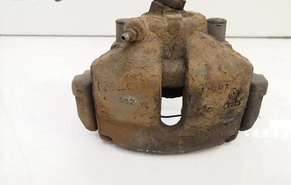 Volkswagen PASSAT B6 Front brake caliper 582