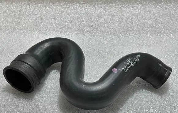 Audi A4 S4 B6 8E 8H Intercooler hose/pipe 8D0145828H