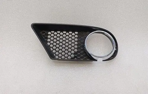 Mercedes-Benz CLS C219 Front brake disc dust cover plate A2198850553