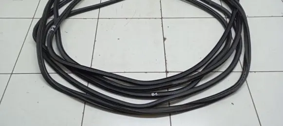 Peugeot 2008 II Front door rubber seal 