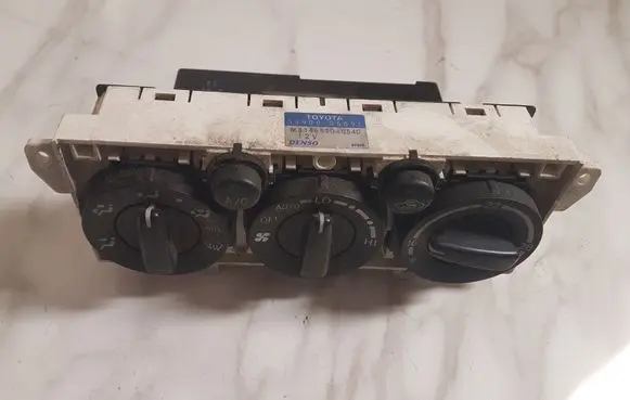 Toyota Avensis T220 Climate control unit 5590005091