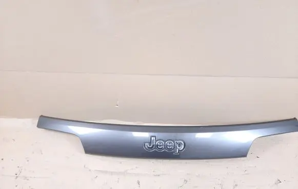 Jeep Grand Cherokee Tailgate trim 