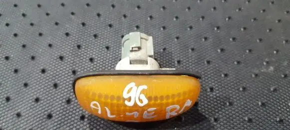 Nissan Almera Front fender indicator light