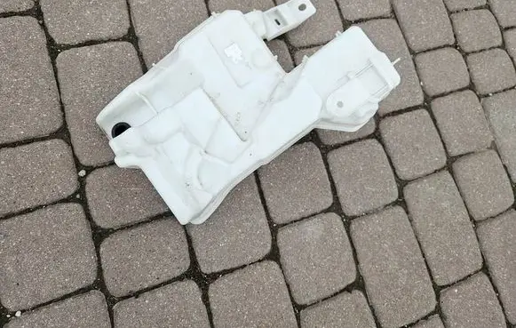 Opel Mokka B Windshield washer fluid reservoir/tank 9820843780