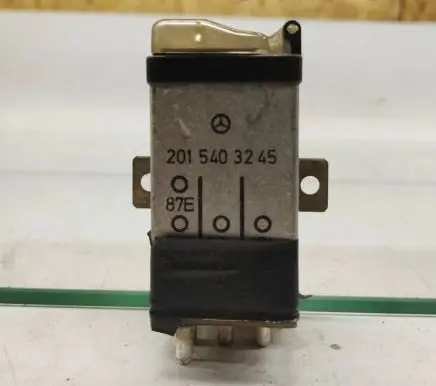 Mercedes-Benz 190 W201 Other relay 2015403245 A2015403245