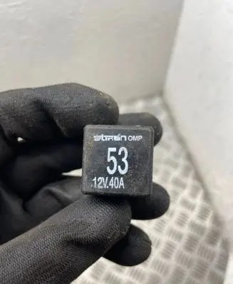 Volkswagen Transporter - Caravelle T5 Other relay 141951253B