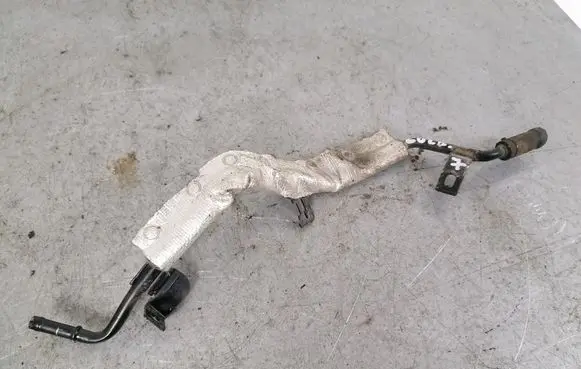 Volkswagen Golf VII Engine coolant pipe/hose 04L121070B