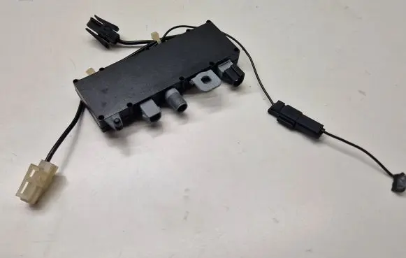BMW 7 E38 Antenna control unit 8352499