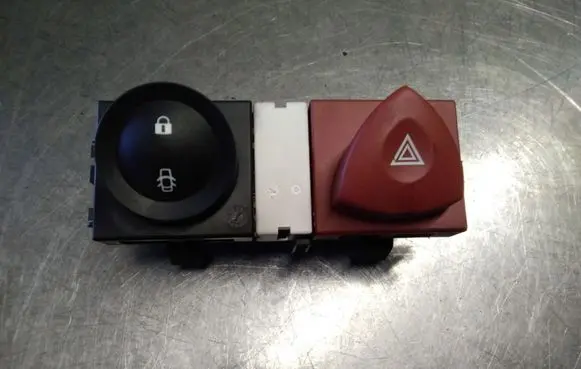 Renault Megane II Hazard light switch 8200407415 8200095493 8200107808