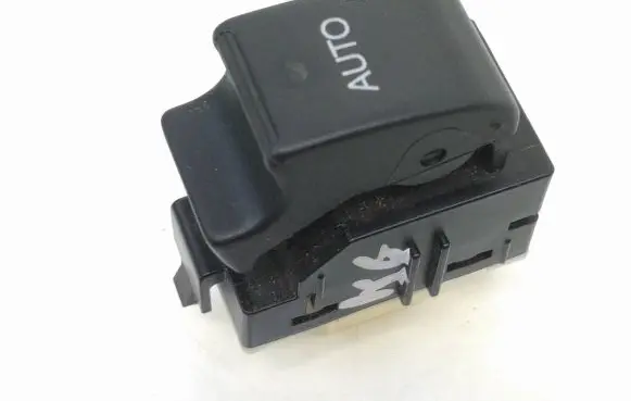 Toyota Avensis T250 Electric window control switch 8481005050