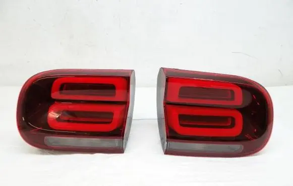 Tailgate rear/tail lights