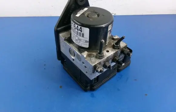 Volkswagen Golf V ABS Pump 1K0614517BJ