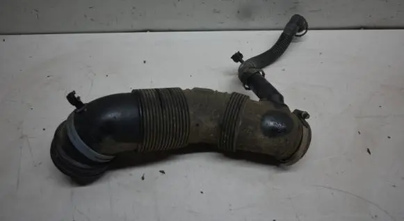 Volkswagen Tiguan Turbo air intake inlet pipe/hose 5N0129856