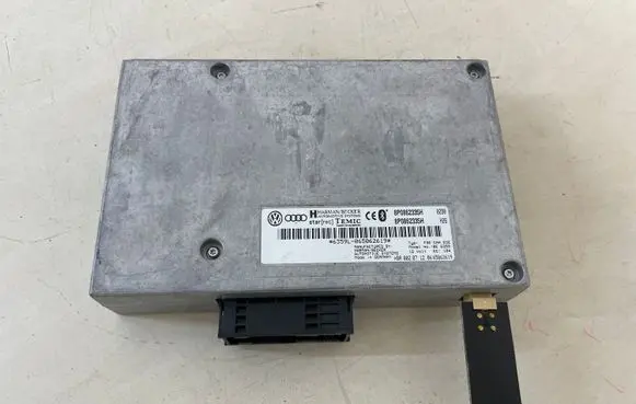 Audi A4 S4 B7 8E 8H Bluetooth control unit module 8P0862335H