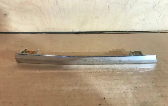 Rear bumper trim bar molding